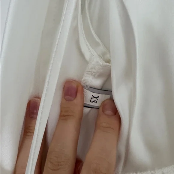 Amazon Elegant White Satin Backless Gown - Size XS - Picture 8 of 9